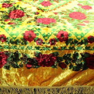 Big plush tablecloth, vintage tablecloth, rustic carpet, Vintage floral Tablecloth, Table cover, Bedspread, velvet cover, Plush carpet