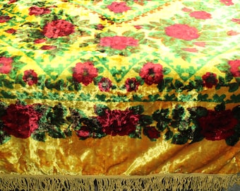 Big plush tablecloth, vintage tablecloth, rustic carpet, Vintage floral Tablecloth, Table cover, Bedspread, velvet cover, Plush carpet
