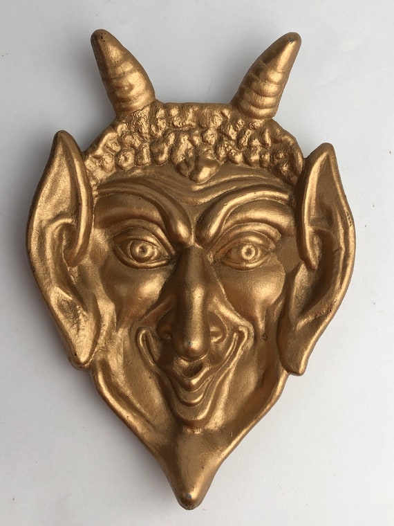 ビンテージの象の灰皿 ソビエトの金属製悪魔の顔。灰皿の悪魔。悪魔の置物。ビンテージ