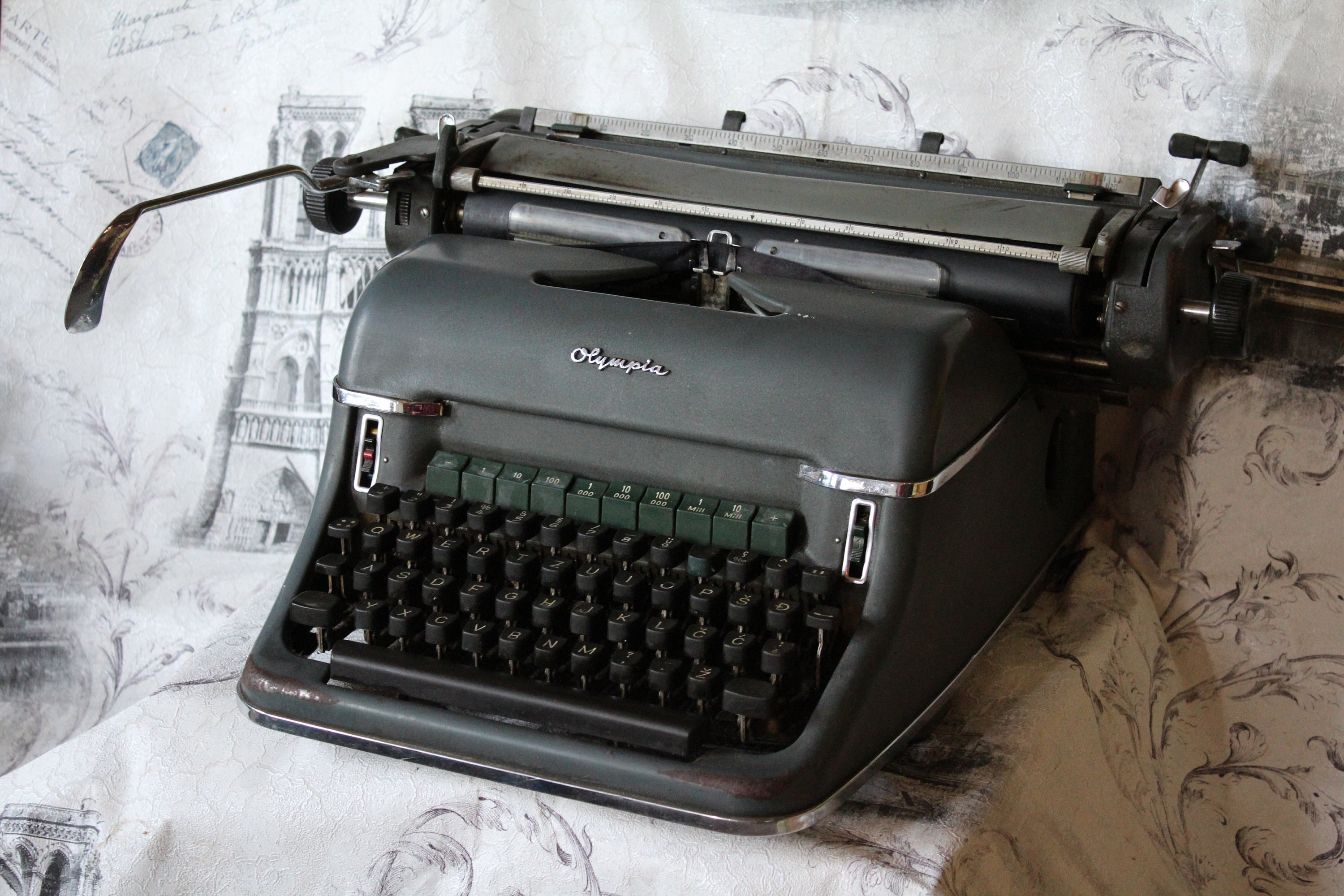 Vintage Typewriter Olympia Super De Luxe, Vintage Typewriter Vintage Typewriter Olympia Super De Luxe, Vintage Typewriter