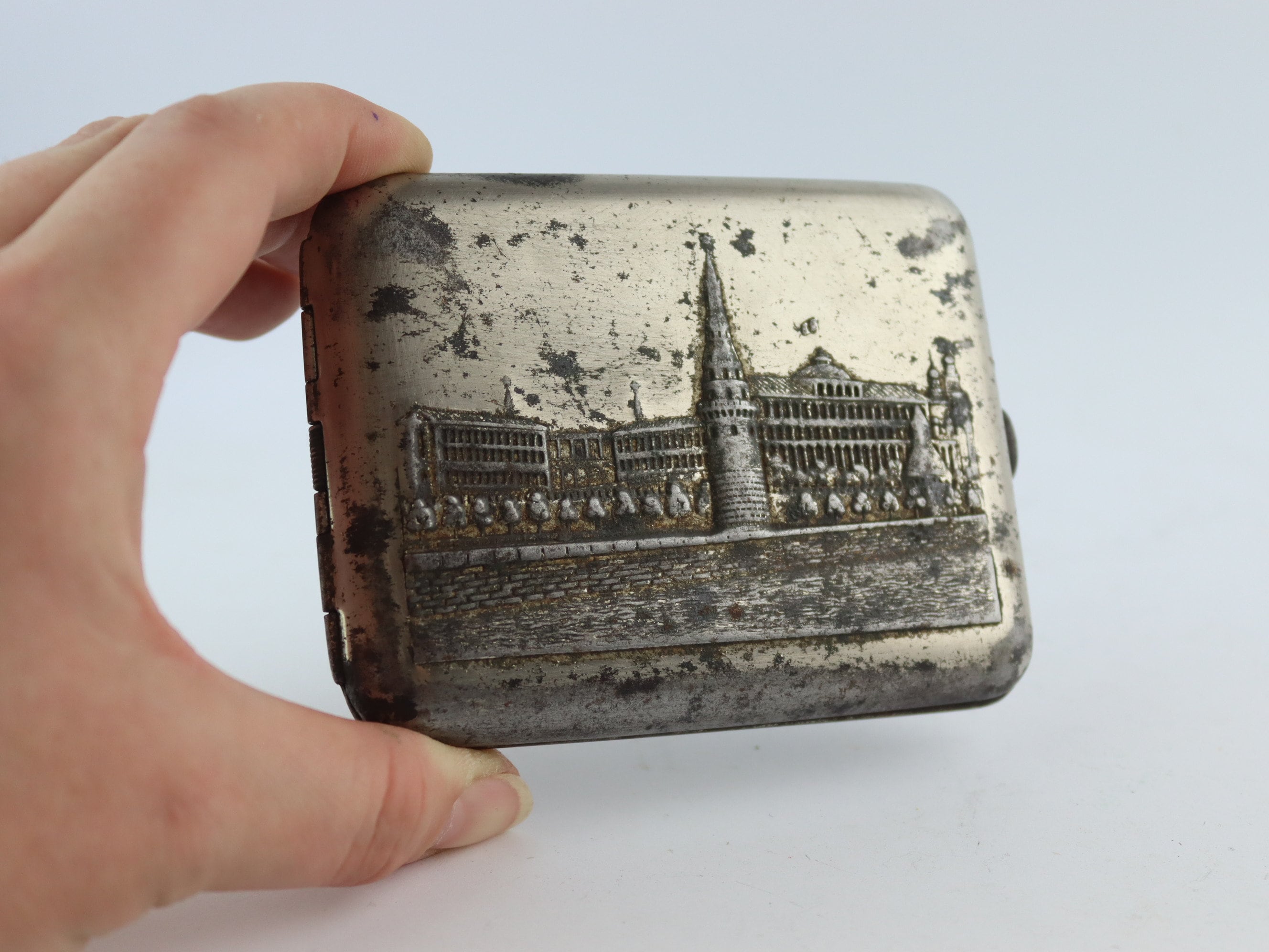 russian cigarette case Fedor Ivanovich Rckert, Case, 1899-1909. Bequest of Mrs. Jean M. Riddell, 2010, 44.872 Lot - Russian Soviet 875-Silver
