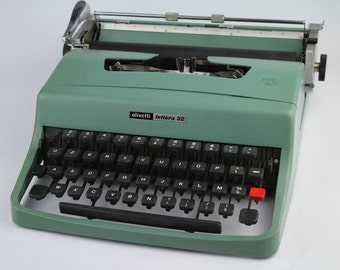 QZERTY Typewriter olivetti lettera 32, Vintage typewriter olivetti , Old typewriter, typewriter, 1970 Typewriter