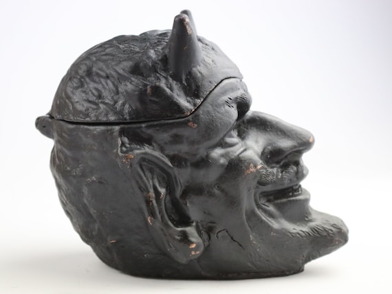 非常に珍しいソビエト製の金属製悪魔の顔のインク壺。灰皿の悪魔。悪魔