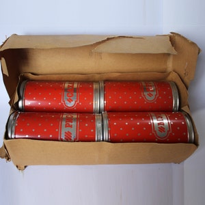 NY sovjetisk köksförpackning med prickar. Köksset. Sovjetiska vintage plåtbehållare för mat. Röda prickar. Matlåda. Kökslådor, presentidé