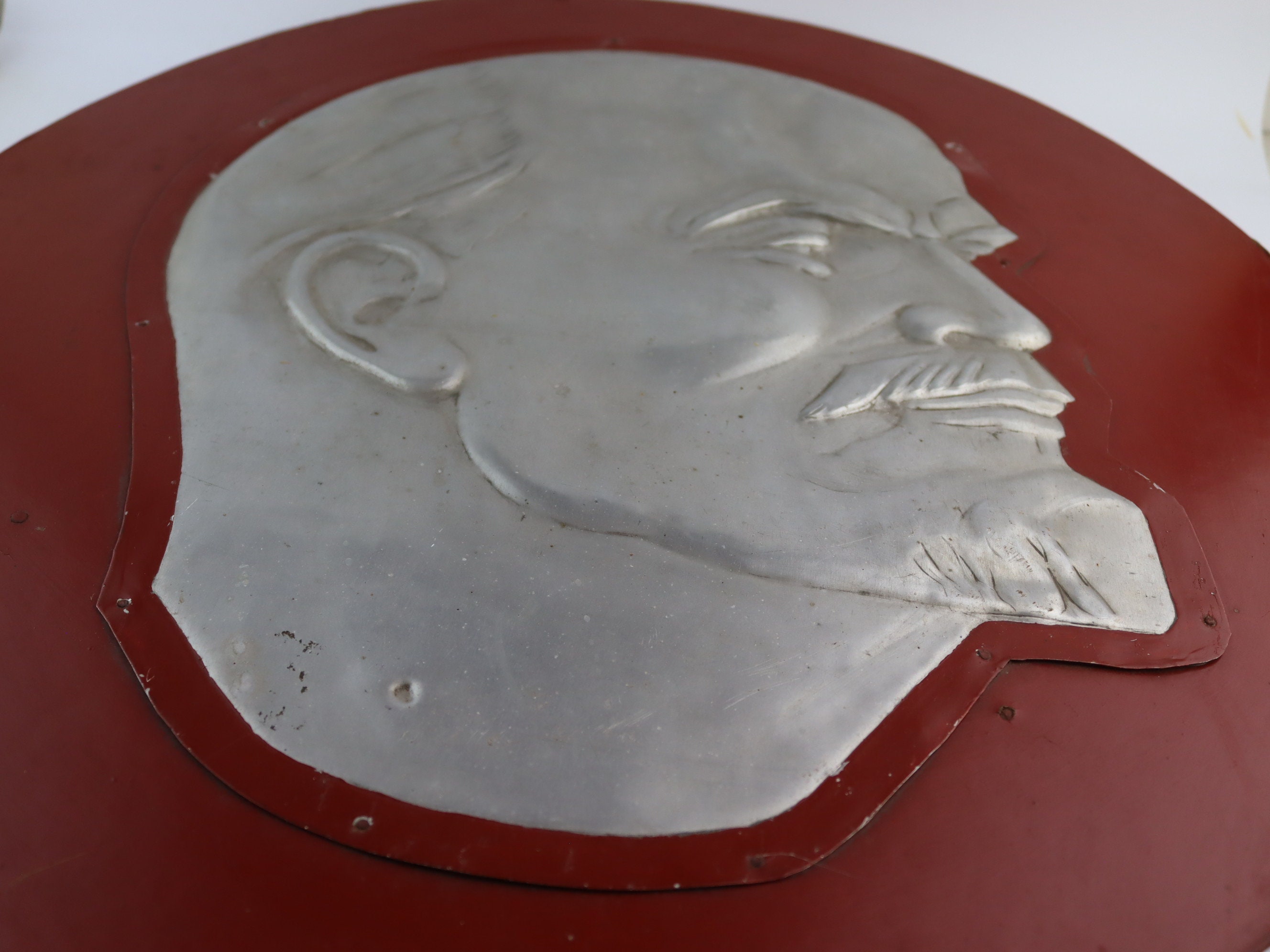 珍しいレーニンの横顔。ソ連時代の大きな壁飾り。レーニンの横顔