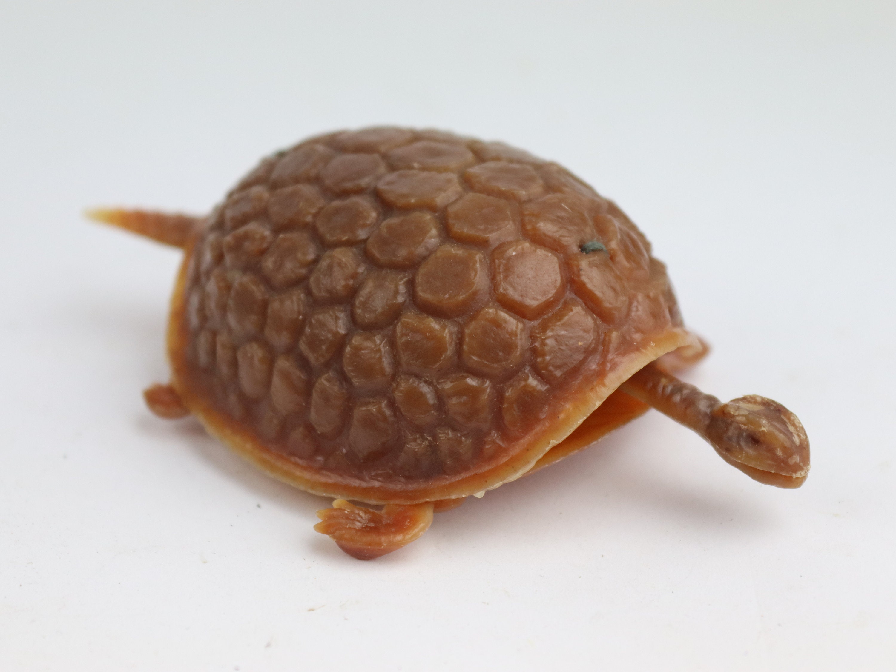 珍しいソ連の首振りカメ。車の装飾。お土産の動くカメ。赤ちゃんのカメ