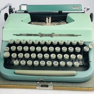 Rare Typewriter Swissa Junior, Vintage typewriter Swissa, Old typewriter Swissa, QWERTZ typewriter, Aug. Birchmeier & Son in Murgenthal image 1