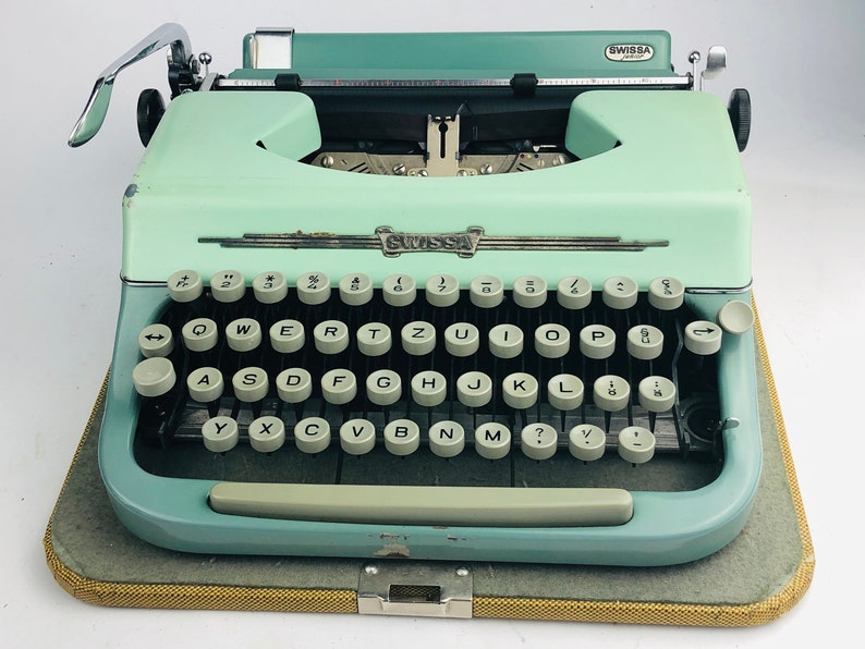 Rare Typewriter Swissa Junior, Vintage typewriter Swissa, Old typewriter Swissa, QWERTZ typewriter, Aug. Birchmeier & Son in Murgenthal image 1