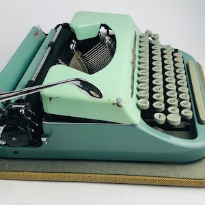 Rare Typewriter Swissa Junior, Vintage typewriter Swissa, Old typewriter Swissa, QWERTZ typewriter, Aug. Birchmeier & Son in Murgenthal image 4