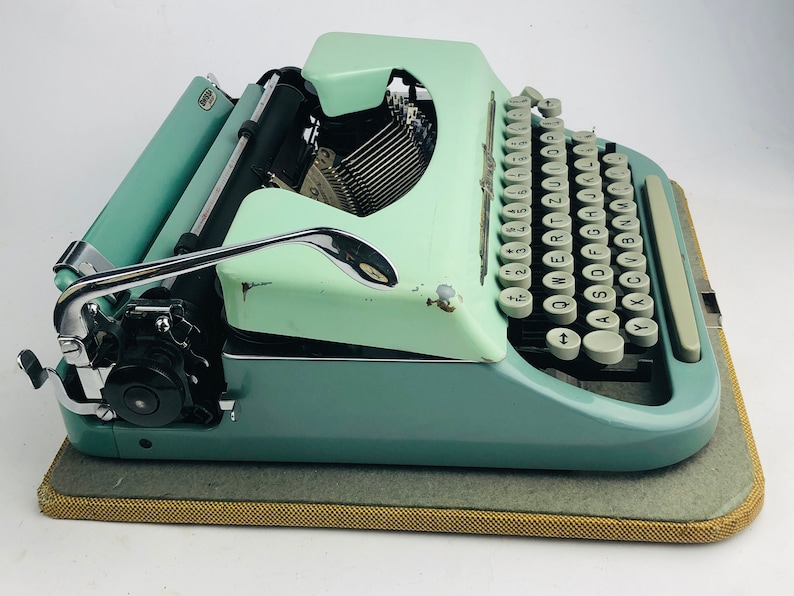 Rare Typewriter Swissa Junior, Vintage typewriter Swissa, Old typewriter Swissa, QWERTZ typewriter, Aug. Birchmeier & Son in Murgenthal image 4