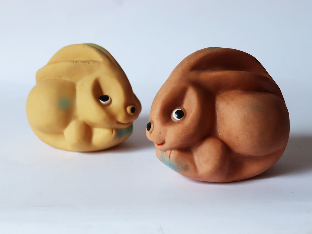 Duetto da cm di rarissimi coniglietti di gomma jugoslavi vintage