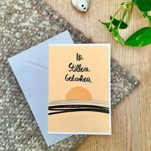 Tarjeta de funeral, Tarjeta de condolencia profunda en alemán, "Recuerdo en silencio", Ilustración de puesta de sol, Tarjeta de condolencia, Duelo, Luto