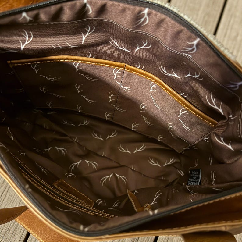 Bundle Deal Highlands Cowhide Tote Purse Saddle + Envelope Cowhide Large Wallet Saddle afbeelding 15