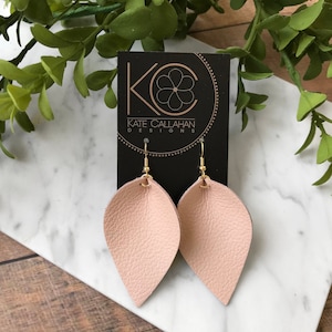 Escolha seu tamanho e cor Brincos de couro legítimo, brincos de couro blush, tamanhos de folhas pequenas, grandes e longas, brincos em formato de pétala comprimida