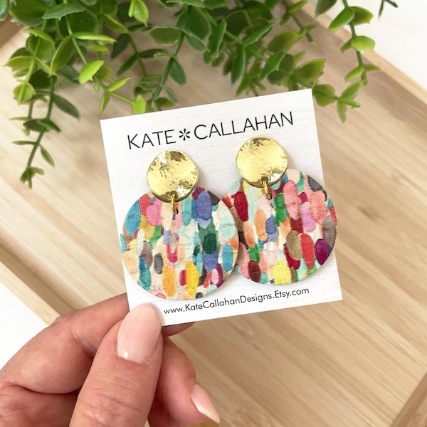 Pendientes de cuero y corcho con confeti de acuarela, pendientes de cuero genuino y corcho en el diseño y tamaño que elijas, pendientes de corcho coloridos.