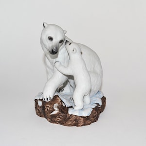 Lenox Porcelain 1990 NATURE Gentle Majesty Collection &quot;Bear Hug&quot; Figurine
