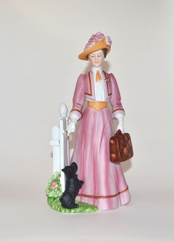 Avon 1983 Presidents Club Mrs Albee Figurine - Lady With Black