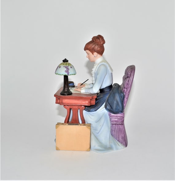 Avon 1985 Presidents Club Albee Award Mrs Albee Porcelain Avon 1985 Presidents Club Albee Award Mrs Albee Porcelain