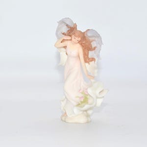 Seraphim Angel Classics Celebration Angel of The Month Series January #64381 Roman Inc (Carnation Mark) 4 1/4&quot;