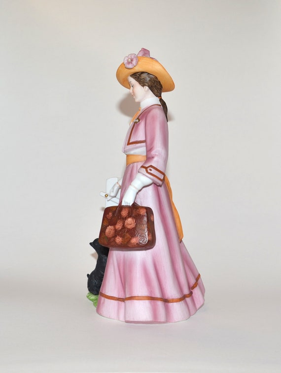 Avon 1983 Presidents Club Mrs Albee Figurine - Lady With Black