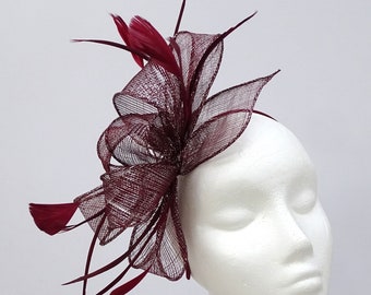 Besondere Gelegenheit Feder Fascinator Kopfschmuck in Burgund & Silber für Hochzeiten, Damen Tag, Renntag, formale Veranstaltung