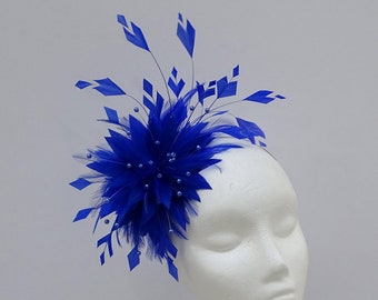 Kobaltblauer Fascinator mit federn und federn einzigartigem Headpiece für Hochzeiten, Renntage oder formelle Anlässe.