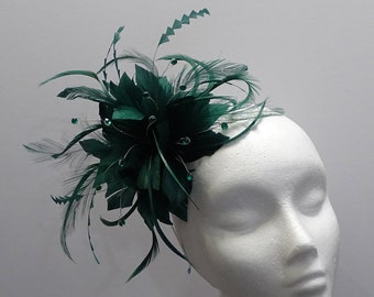 Emerald green flower fascinator headpiece on a headband for weddings, ladies day, special occasions.