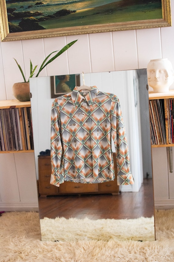 1970s dagger collar novelty print blouse