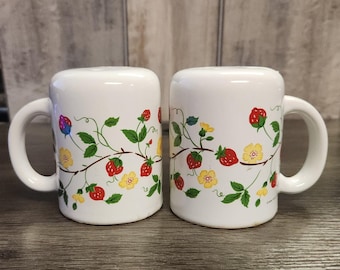 Vintage Ceramic Strawberry Salt and Pepper Shakers 1984 Grandmacore Cottagecore