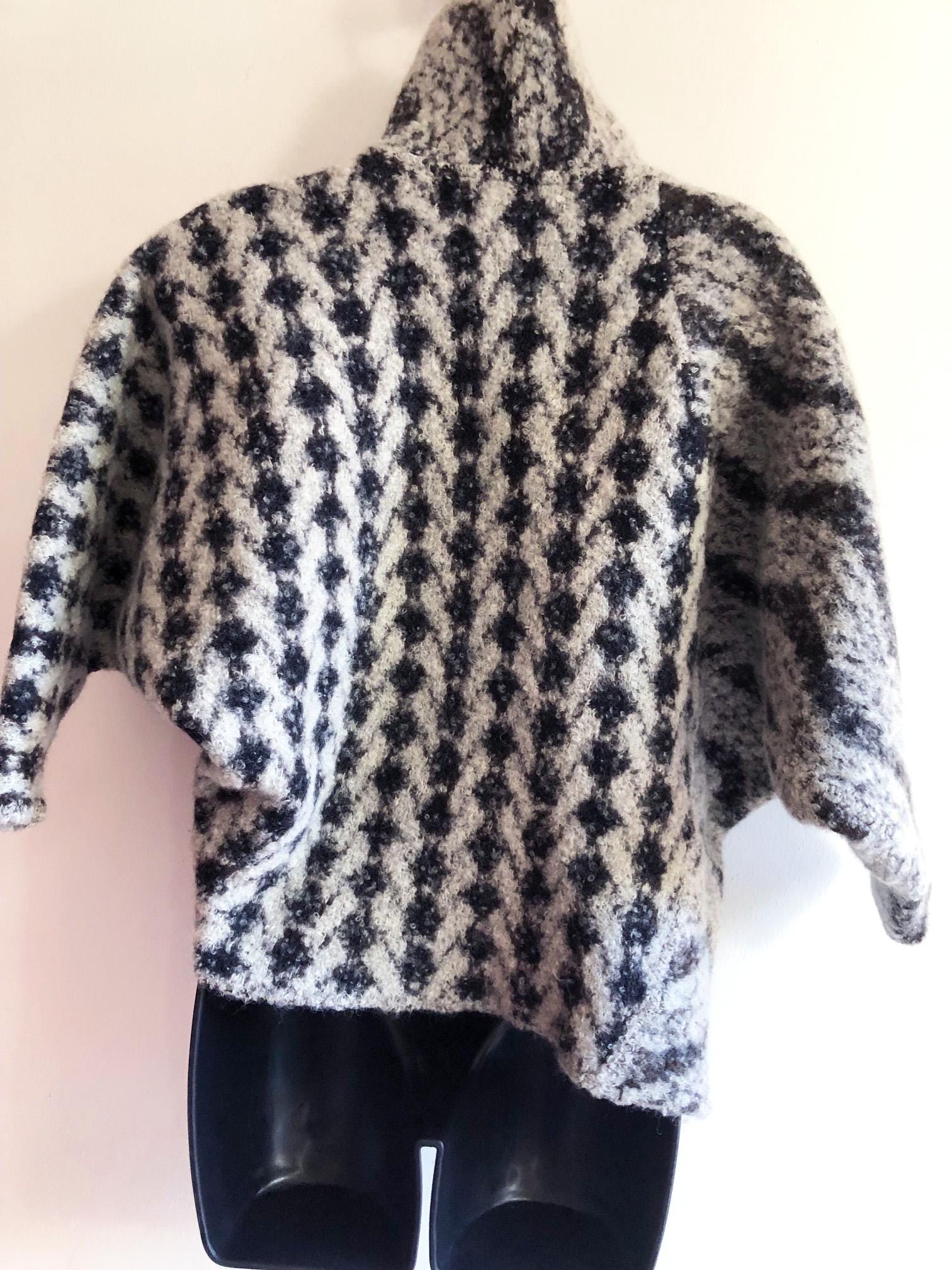 トップス ISSEY MIYAKE old pattern knit vintage 80 Issey Miyake Patterned V-Neck Sweater - 1980s – 300700