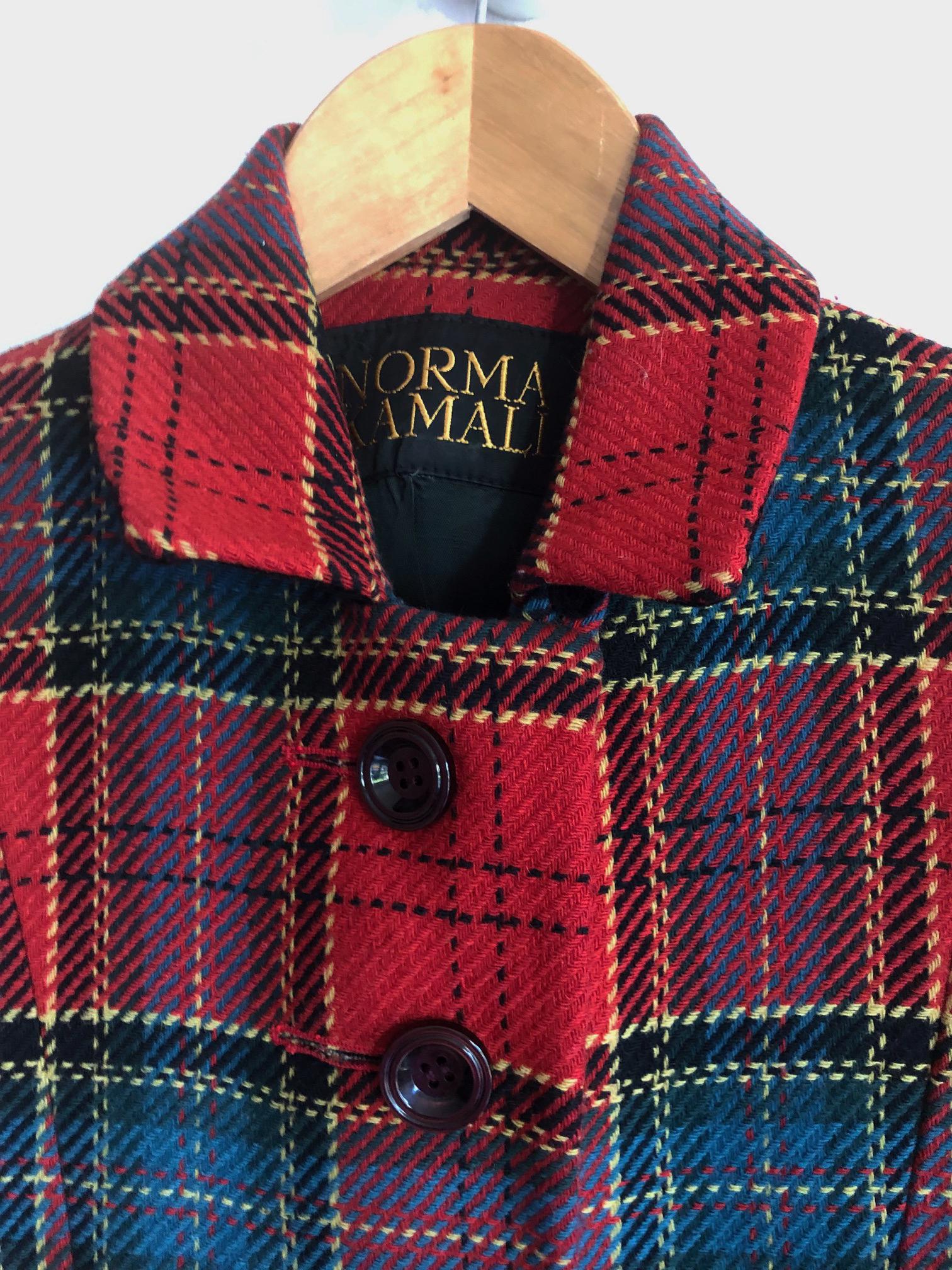 Manteau cape marron à boutons fermoirs