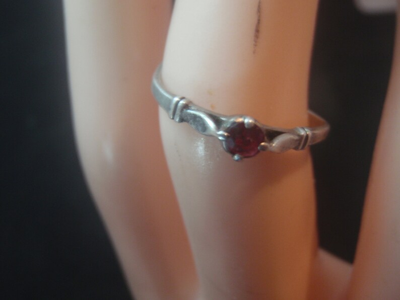 925 STERLING SILVER vintage ring with ruby