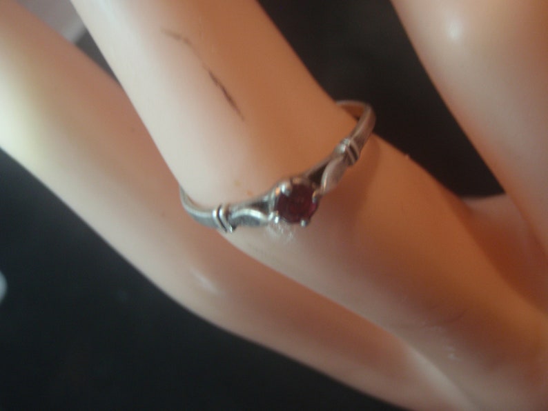 925 STERLING SILVER vintage ring with ruby