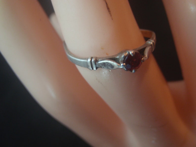 925 STERLING SILVER vintage ring with ruby