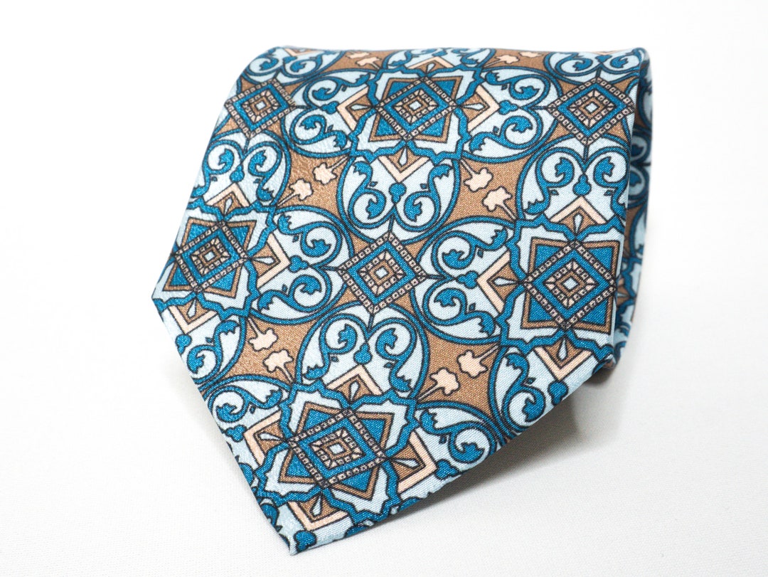 mens medallion tie