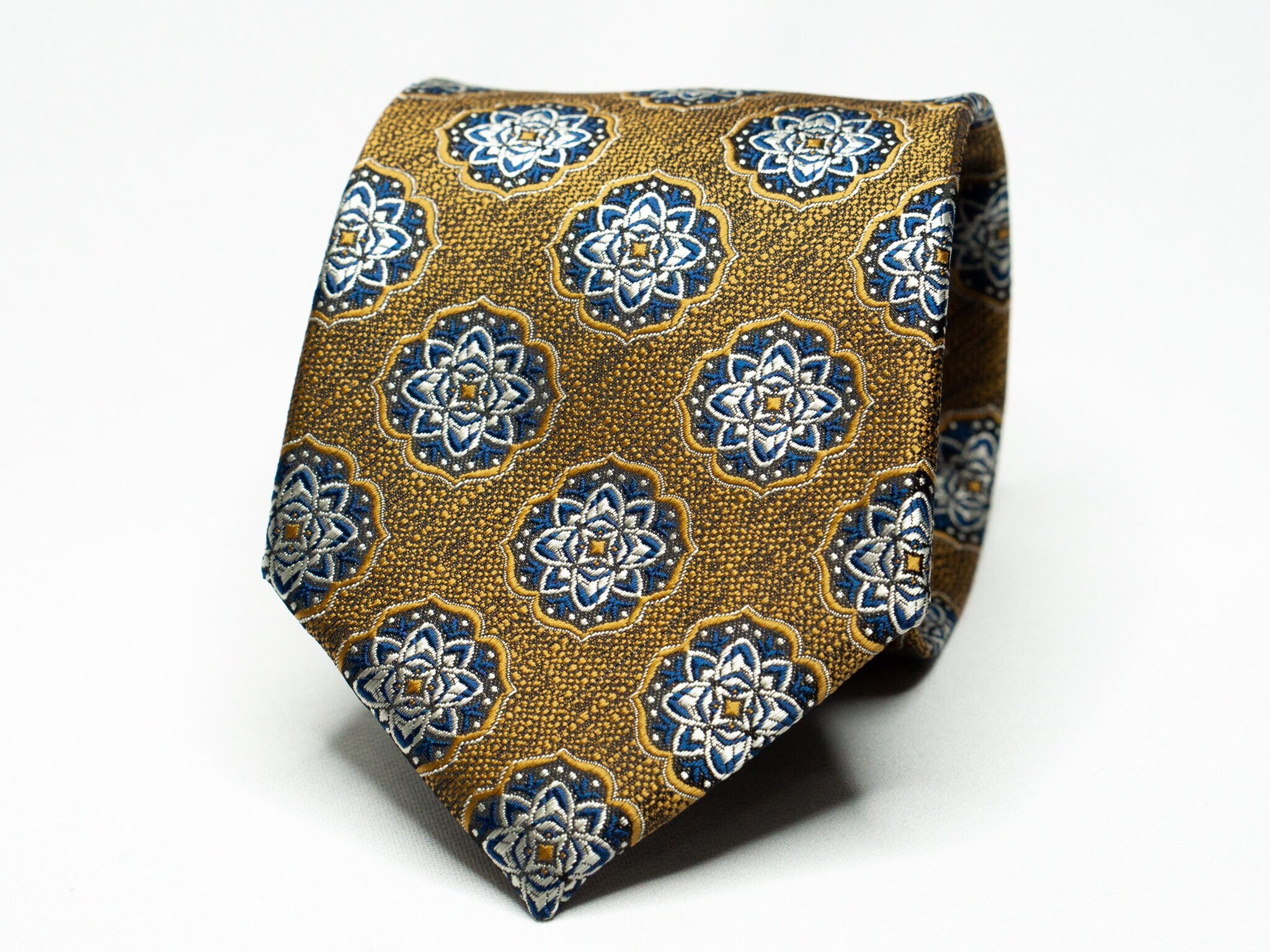 medallion necktie