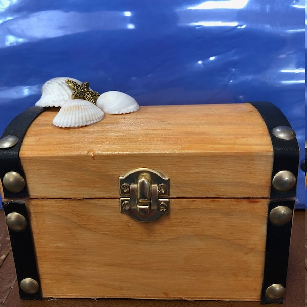 Sea Treasure Chest. Small Box filled with Sea Shells and Sea Glass. Potpourri Fragrance from the Sea.