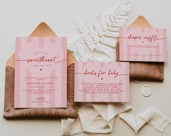 Może przedstawiać: Różowe i białe zaproszenie na baby shower z tekstem "Nasze małe serduszko jest w drodze" i czerwonym sercem. Zaproszenie zawiera imiona Madison i Michael, datę 23 września, godzinę od 13:00 do 15:00 i lokalizację Golden Gate Club, San Francisco, CA. Zaproszenie zawiera również tekst "RSVP do Ali do 1 sierpnia" i adres strony internetowej "alitritions.com". Zaproszenie zawiera również tekst "Lista prezentów: Target & Amazon".