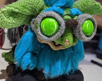 Peluche de minero duende de crochet: Cara de arcilla polimérica