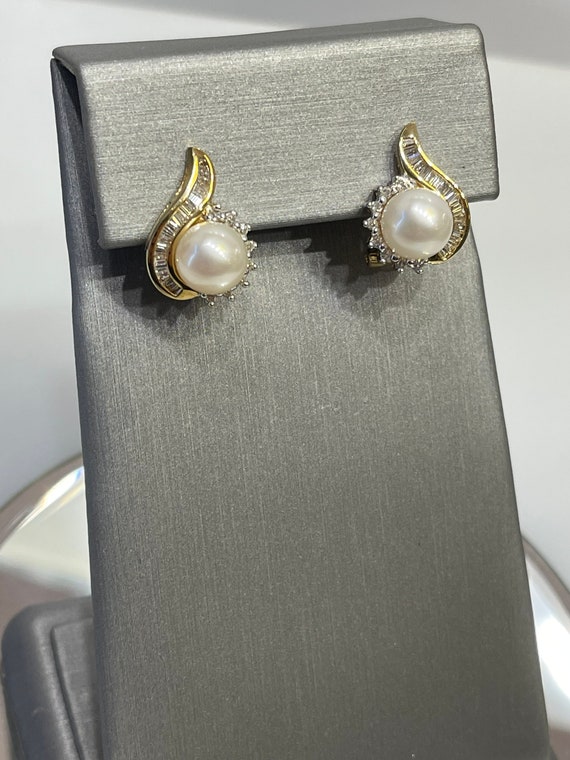 Ladies 14KT Yellow Gold Diamond And Pearl Earrings - image 5