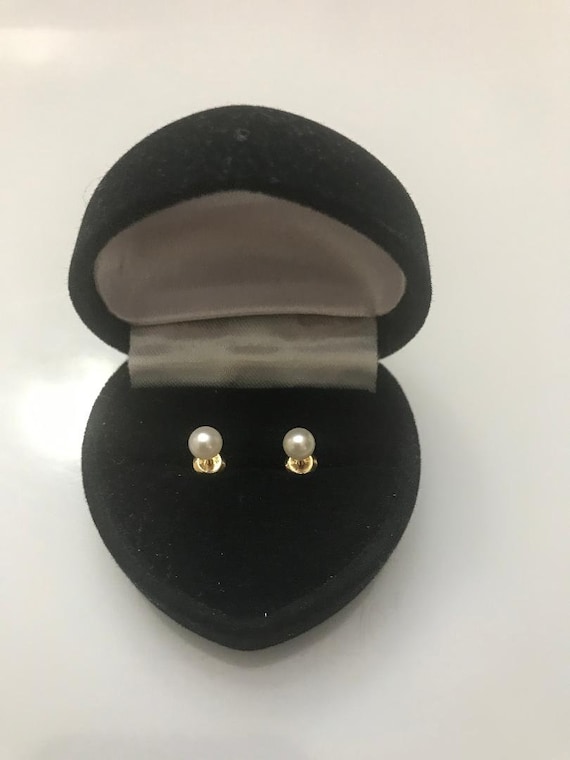 14KT Solid Yellow Gold Genuine Pearl Screwback Ear