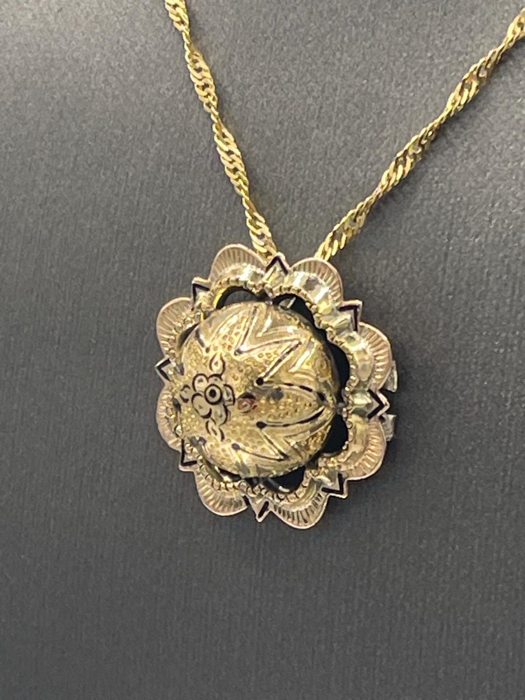 Antique Ladies / Gents 10 Karat Yellow Gold Victorian Period Ornate — free download