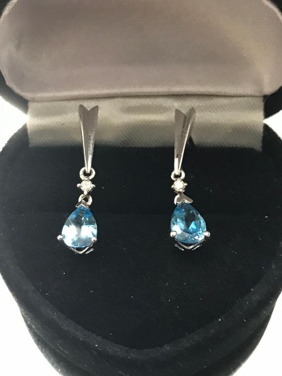 10KT Solid White Gold Pear Shaped Blue Topaz & Dia