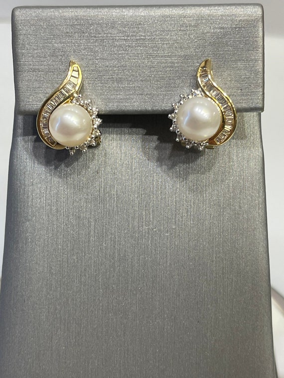 Ladies 14KT Yellow Gold Diamond And Pearl Earrings - image 1