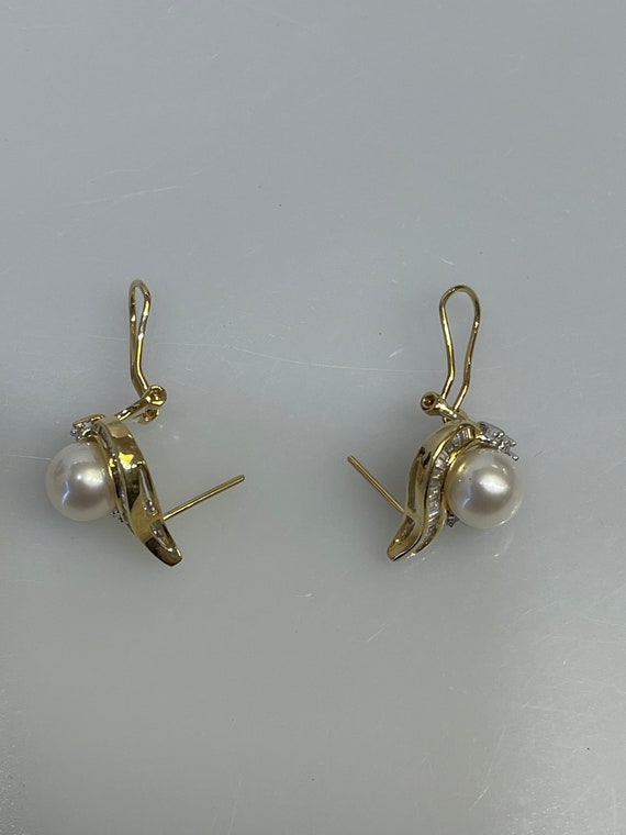Ladies 14KT Yellow Gold Diamond And Pearl Earrings - image 7