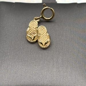 Vintage Ladies 14 Karat Yellow Gold Flip Flops Pendant | Beach Charm for Necklace | Women&#39;s Gold Jewelry | Beach Lover | Summer Jewelry