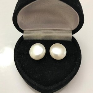 14 Karat Solid Yellow Gold Mobe Pearl Stud Earrings