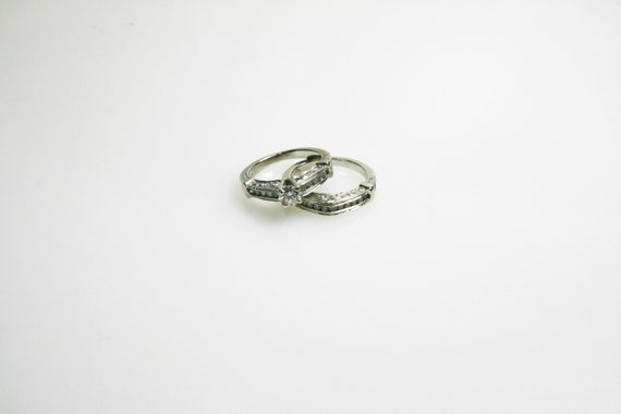 10KT White Gold Engagement Ring & Wedding Band Set - image 5