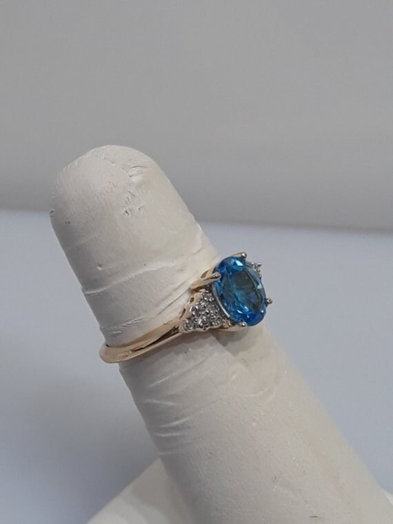 14KT Yellow Gold Oval Blue Topaz And Daimond Ring - image 3