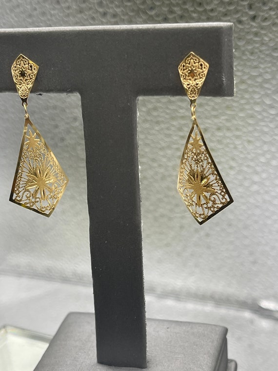 Ladies 14 Karat Yellow Gold Filigree Dangling Earr